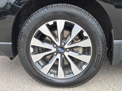 Used 2017 Subaru Outback 2.5i Limited AWD/4WD image 9
