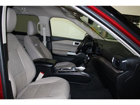 Used 2022 Ford Explorer Limited w/ Equipment Group 301A image 28