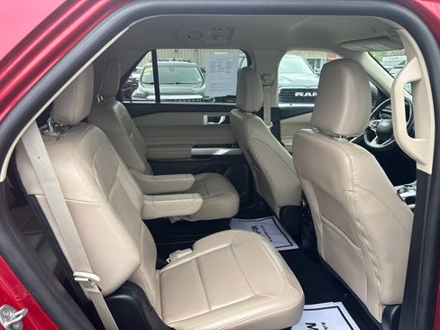 Used 2023 Ford Explorer XLT w/ Equipment Group 202A AWD/4WD image 40