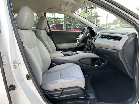 Used 2022 Honda HR-V LX image 9