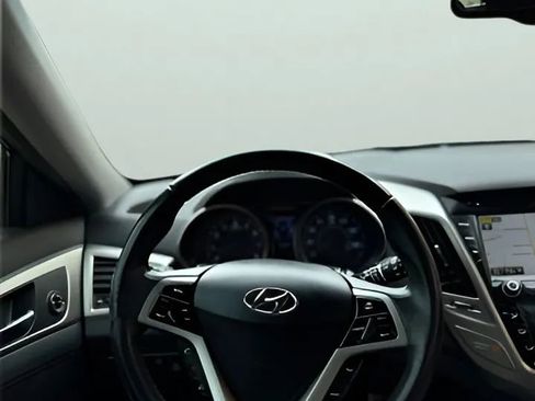 Used 2013 Hyundai Veloster w/ Style Pkg image 27