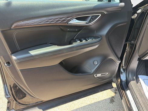 Used 2023 Buick Envision Avenir AWD/4WD image 14