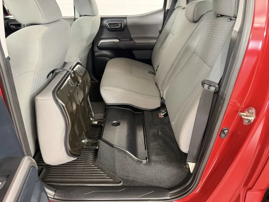 Used 2016 Toyota Tacoma SR5 w/ SR5 Appearance Package (SN) AWD/4WD image 26