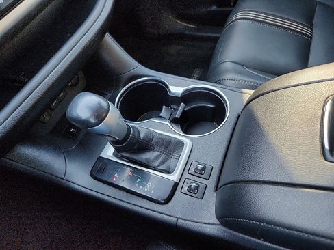 Used 2017 Toyota Highlander SE image 25