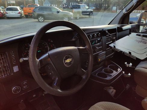 Used 2012 Chevrolet Express 3500 image 9