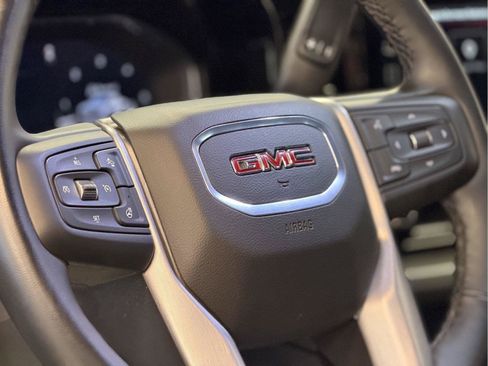 Used 2026 GMC Sierra 1500 SLT AWD/4WD image 19