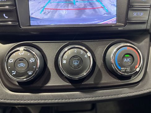 Used 2018 Toyota RAV4 LE image 29