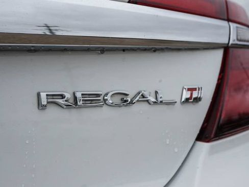 Used 2016 Buick Regal Premium w/ Driver Confidence Package #2 FWD image 7