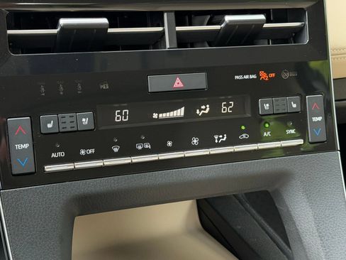 Used 2019 Toyota Avalon Limited w/ Advanced Safety Package FWD image 18