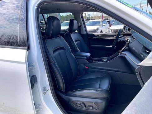 Used 2023 Jeep Grand Cherokee L Limited w/ Black Appearance Package AWD/4WD image 10