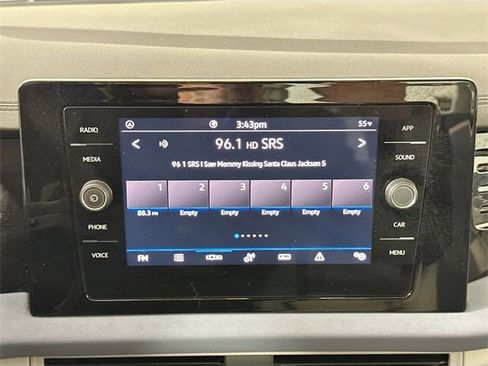 Used 2025 Volkswagen Jetta SE image 12