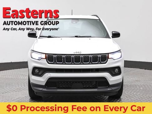 Used 2024 Jeep Compass Latitude AWD/4WD image 2