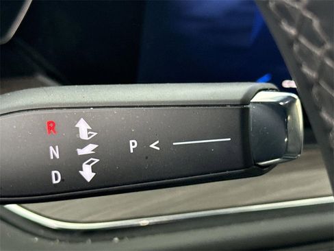 Used 2025 Chevrolet Suburban Z71 image 14