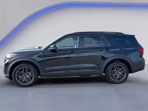 Used 2025 Ford Explorer ST-Line w/ ST-Line Street Pack AWD/4WD image 7