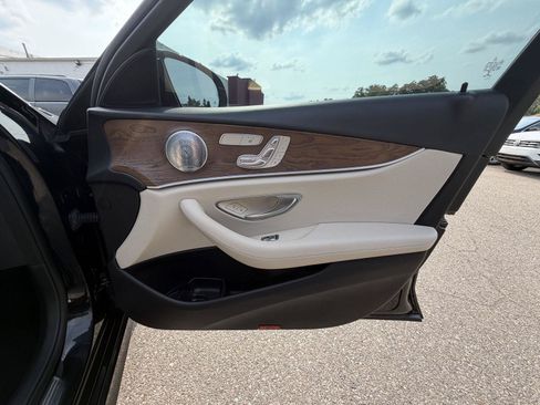 Used 2017 Mercedes-Benz E 300 4MATIC image 30