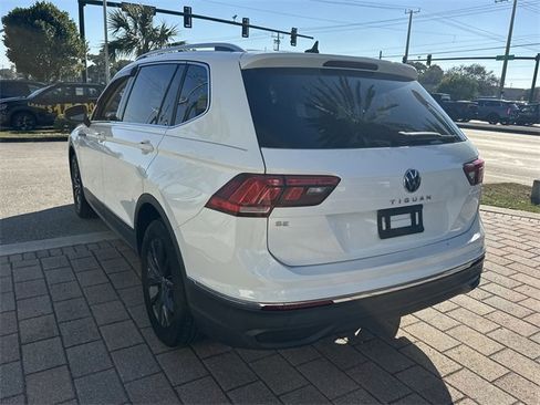 Certified 2022 Volkswagen Tiguan SE w/ Panoramic Sunroof Package image 7