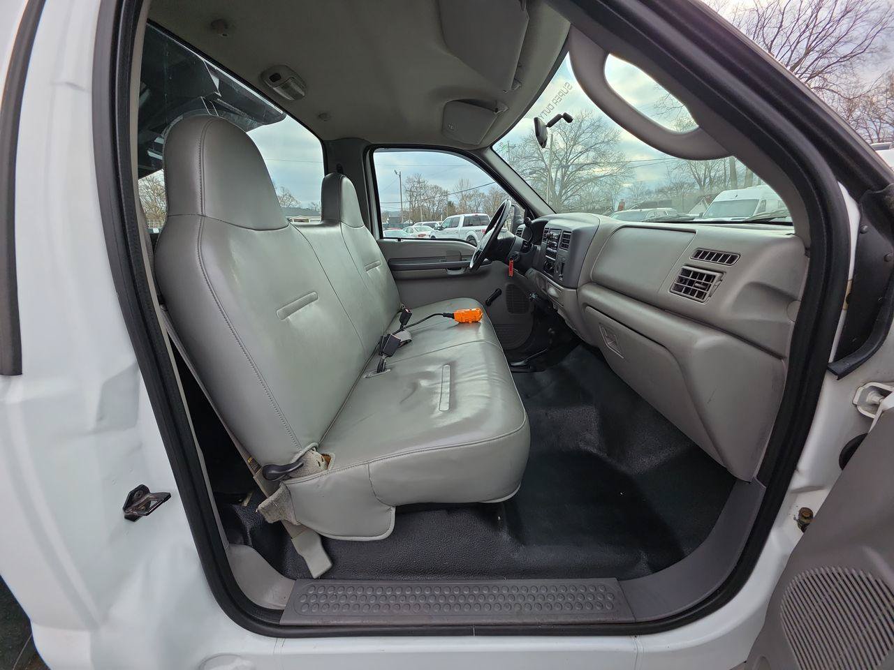 Used 2004 Ford F550 4x4 Regular Cab Super Duty image 8