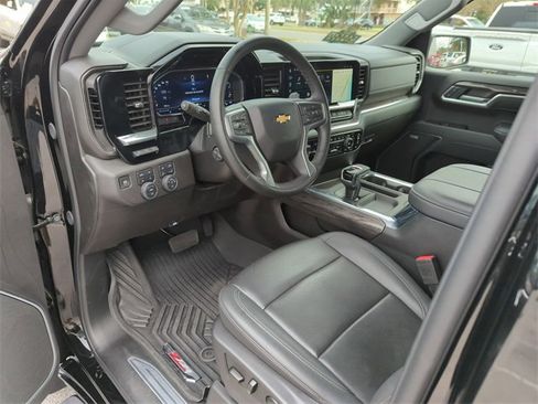 Used 2025 Chevrolet Silverado 1500 LTZ image 10