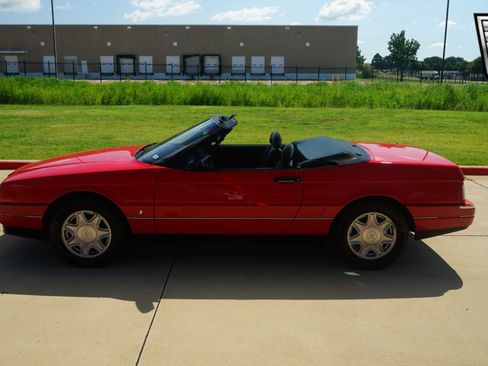 Used 1991 Cadillac Allante image 3