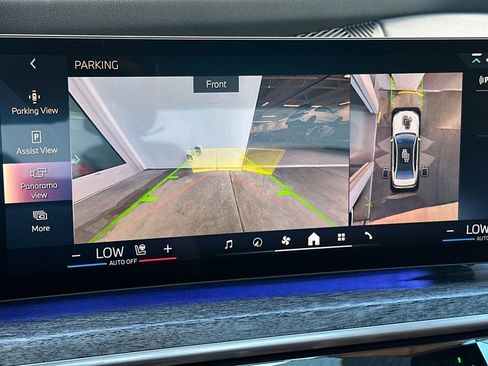 Used 2023 BMW 740i image 22