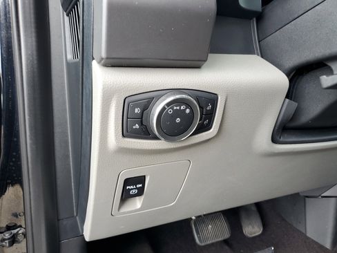 Used 2020 Ford F150 XLT image 25