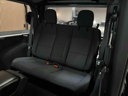Used 2023 Jeep Wrangler Sport AWD/4WD image 6