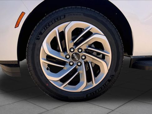 New 2026 Lincoln Navigator L Premier AWD/4WD image 11