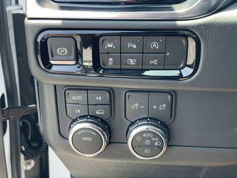 New 2026 GMC Yukon Denali AWD/4WD image 18