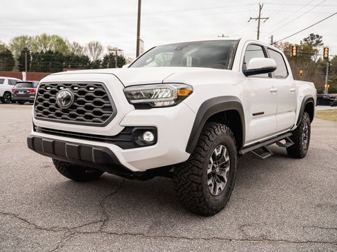 Used 2023 Toyota Tacoma TRD Off-Road w/ Technology Package image 3