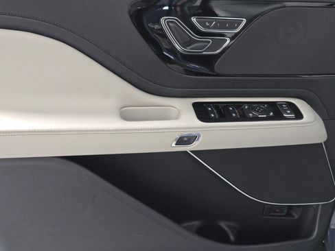 New 2026 Lincoln Aviator 2WD image 24