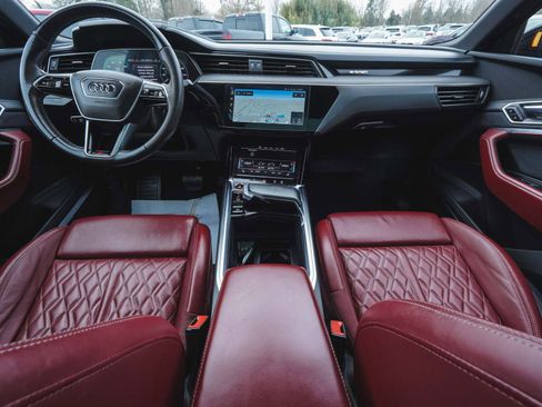 Used 2023 Audi e-tron S Premium Plus image 41