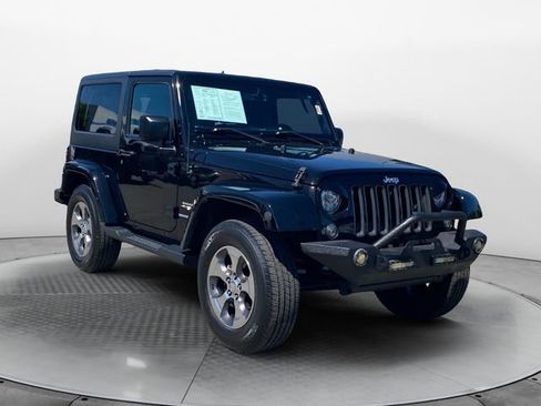 Used 2017 Jeep Wrangler Sahara w/ Dual Top Group AWD/4WD image 7
