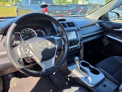 Used 2012 Toyota Camry SE FWD image 8