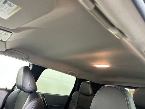 Used 2024 Mitsubishi Outlander SE image 12