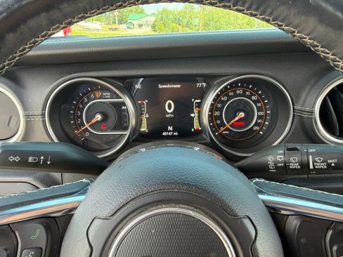 Used 2020 Jeep Wrangler Unlimited Sahara AWD/4WD image 4
