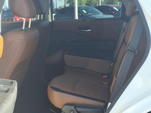 Used 2024 Nissan Pathfinder Platinum w/ Black Appearance Package FWD image 18