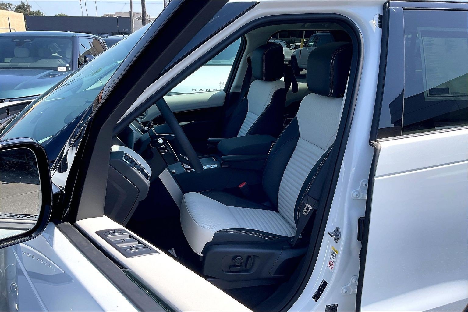 New 2026 Land Rover Discovery S AWD/4WD image 16