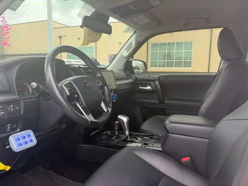 Used 2023 Toyota 4Runner TRD Off-Road Premium AWD/4WD image 6