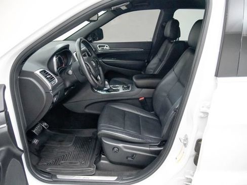Used 2018 Jeep Grand Cherokee Limited AWD/4WD image 9