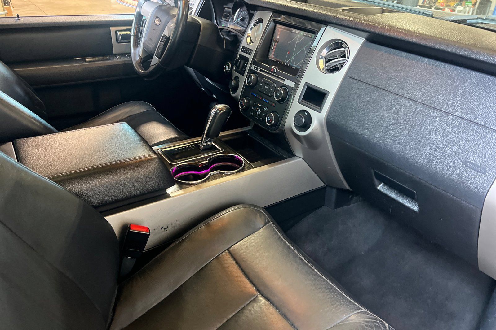 Used 2015 Ford Expedition Limited w/ Equipment Group 301A AWD/4WD image 18
