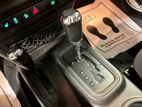 Used 2018 Jeep Wrangler Unlimited Sahara w/ Connectivity Group image 19