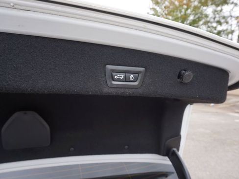 Used 2016 BMW 750i xDrive image 26