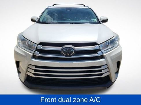 Used 2018 Toyota Highlander XLE image 3