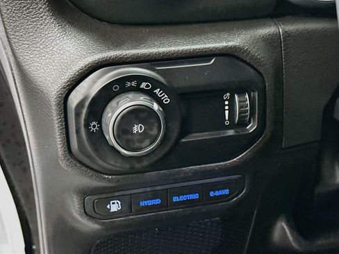 Used 2023 Jeep Wrangler Unlimited Sahara AWD/4WD image 17