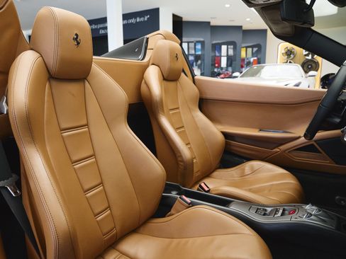 Used 2013 Ferrari 458 Spider RWD image 55