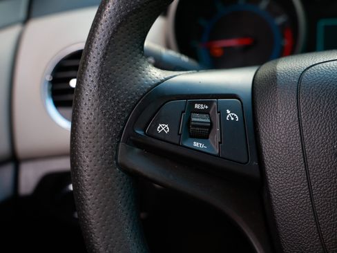 Used 2014 Chevrolet Cruze LS image 25