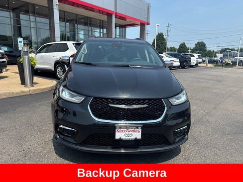 Used 2023 Chrysler Pacifica Limited FWD image 10