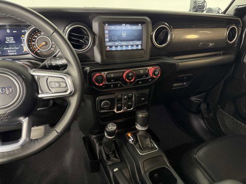 Used 2021 Jeep Wrangler Unlimited Sahara image 28