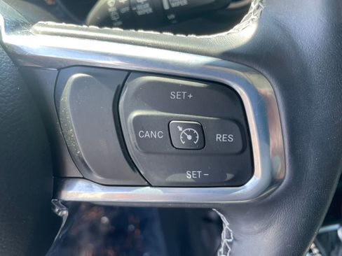 Used 2022 Jeep Wrangler Unlimited Sahara w/ Cold Weather Group AWD/4WD image 14