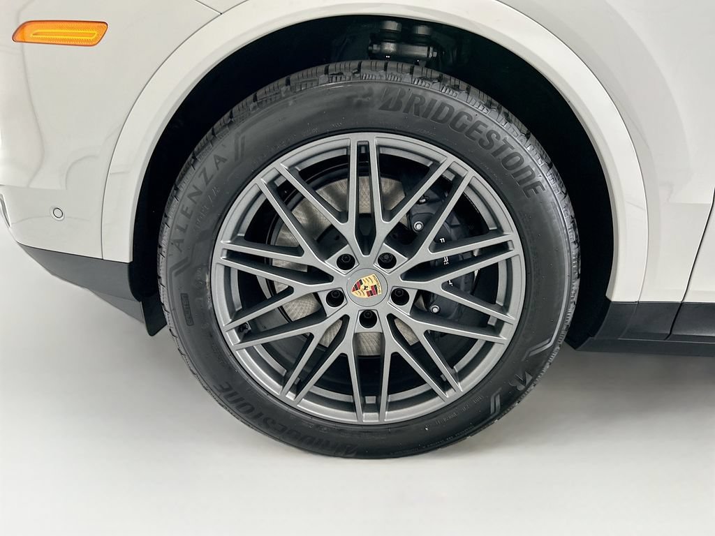 Used 2026 Porsche Cayenne AWD/4WD image 30